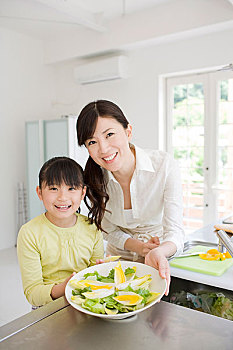 附近找鐘點(diǎn)工保姆多少錢(qián)？讓你輕松找到合適的保姆服務(wù)！