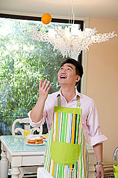 女鐘點(diǎn)工多少錢一小時(shí)？了解市場(chǎng)行情，做出最優(yōu)選擇