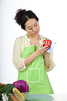 上海請(qǐng)一個(gè)護(hù)工多少錢？選擇合適護(hù)工，讓生活更有保障
