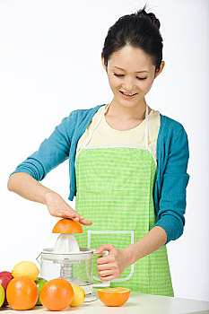 今年家政員多少錢？了解家政服務(wù)的最新價(jià)格，給你一個(gè)明智選擇！
