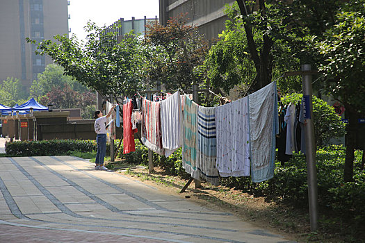 北京照顧小孩工資多少？行業內幕揭秘，家政服務薪資解析