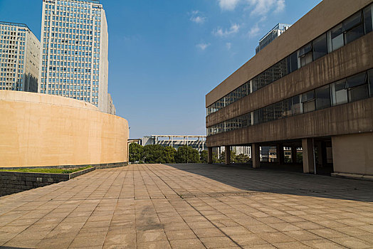 家政開荒價格多少錢？家政服務市場前景解析