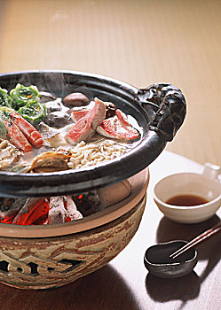 保姆現(xiàn)在多少錢？解密當下保姆行業(yè)價格趨勢