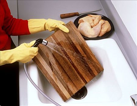 平度家政服務(wù)：數(shù)量多樣，品質(zhì)保障，如何選擇更合適的家政公司？
