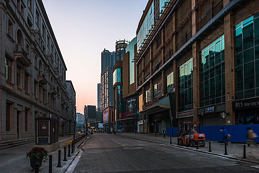 深圳當保姆一個月多少錢？揭秘深圳保姆市場的真實價格與行業(yè)內(nèi)幕