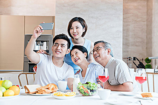哈爾濱保姆的價(jià)格是多少？了解家庭服務(wù)市場的現(xiàn)狀與趨勢