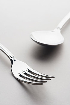 保養(yǎng)奢侈品鞋子多少錢？讓奢華之選持久如新