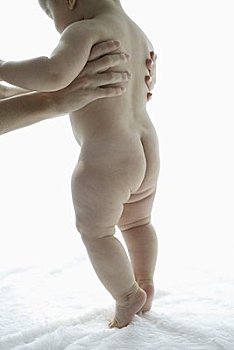 月嫂工作多少個(gè)小時(shí)，成為家庭育兒的守護(hù)者