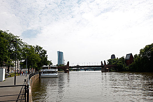 濟(jì)南保姆費(fèi)多少錢？揭秘濟(jì)南保姆市場的價格內(nèi)幕
