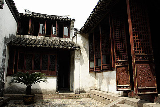 羅湖月嫂工資多少？揭秘月嫂行業(yè)薪資與選擇秘訣