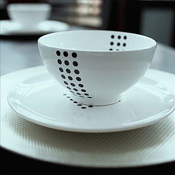 請(qǐng)個(gè)住家保姆每月多少錢(qián)？揭秘高性價(jià)比的家政服務(wù)選擇