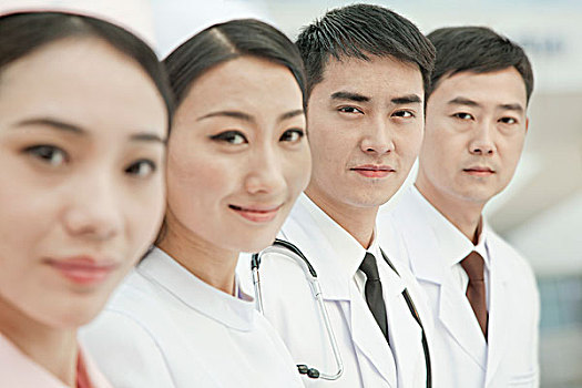 深圳家庭保姆工資多少？2025年最新薪資趨勢(shì)揭秘！