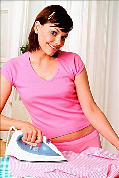住家全職保姆多少錢？揭秘你所不知的價(jià)格和服務(wù)內(nèi)幕