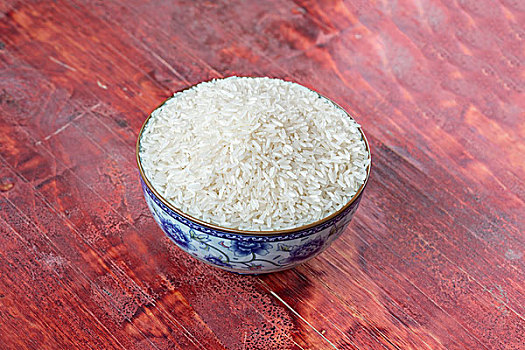 老年護(hù)工工資多少？揭秘護(hù)工行業(yè)的薪資現(xiàn)狀