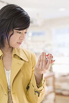 帶孩子保姆電話多少？如何選擇最合適的保姆？