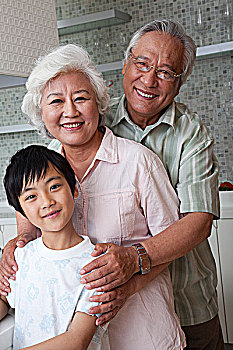 保姆多少錢一個月住家？帶你了解家政服務的真實價格與選擇指南