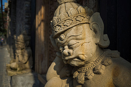 在家請(qǐng)護(hù)工一天多少錢(qián)？如何選擇合適的護(hù)工服務(wù)？