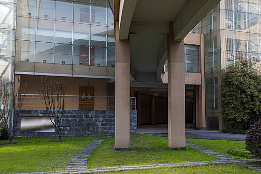 成都住家保姆多少錢一個月？揭秘成都住家保姆市場價格與選擇技巧