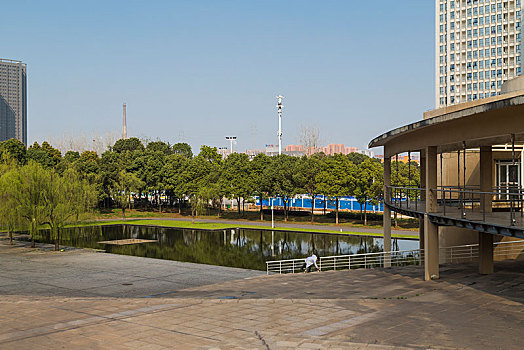 修魚缸多少錢？給您的魚兒一個美麗家園，價格與服務全解析