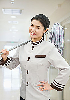 深圳護工多少錢一天？如何選擇合適的護工服務？