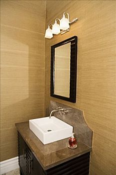 請個住家保姆多少錢？揭秘家庭幫手的背后成本與價值