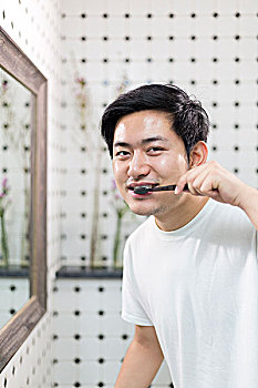 自貢帶孩子的保姆多少錢？如何選擇適合的育兒保姆