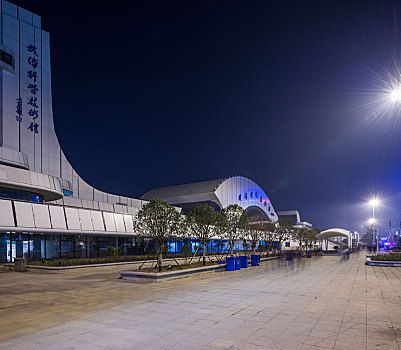 上海做保姆多少錢一個月：一探上海家庭服務市場的價格和趨勢