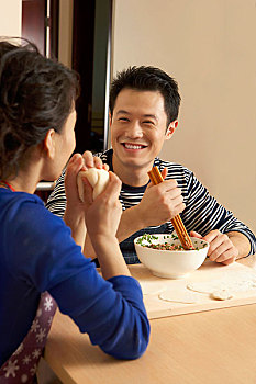 合肥月嫂費用一般多少錢？揭開月嫂行業(yè)的神秘面紗