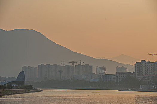 平原上的摩西：你知道“多少回本”才能真正體驗自由的財富嗎？
