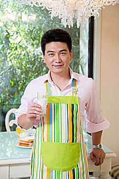 即墨保姆一個(gè)月多少錢(qián)？讓你了解家政服務(wù)的真實(shí)價(jià)格