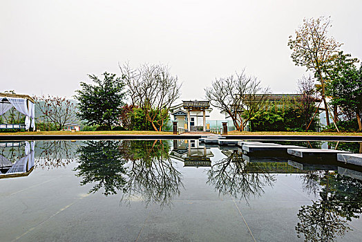 一般住家保姆多少錢一月？揭開住家保姆市場的真相
