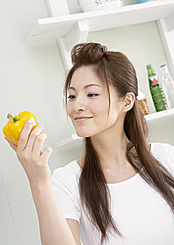 濟(jì)南住家保姆工資多少？揭秘濟(jì)南家政行業(yè)薪資現(xiàn)狀