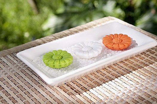 月半愛麗絲成本多少？揭秘背后的制作與市場投入