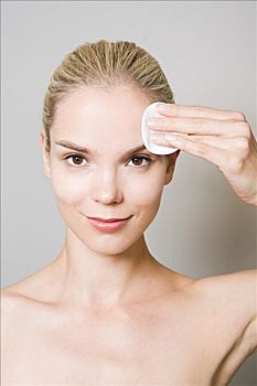 鄭州找個(gè)保姆費(fèi)用多少？讓我們來告訴你最新的行情！