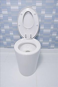 住家保姆多少錢？揭開(kāi)住家保姆費(fèi)用的真實(shí)面紗