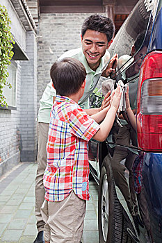 請一個住家保姆要多少錢？揭秘保姆價格背后的秘密