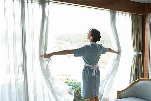 秦皇島保姆多少錢(qián)？解析家庭服務(wù)市場(chǎng)與價(jià)格趨勢(shì)