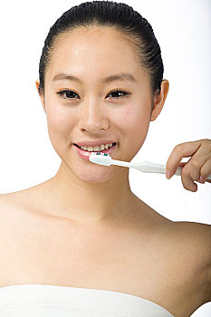 長(zhǎng)春月嫂多少錢一個(gè)月？全面了解月嫂服務(wù)費(fèi)用和選擇技巧