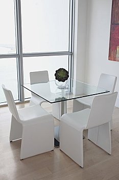 賣化妝品一天能賺多少錢？揭秘化妝品行業賺錢的秘密