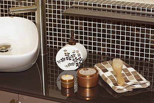 花都月嫂多少錢？選擇專業(yè)月嫂服務(wù)，讓你安心育兒