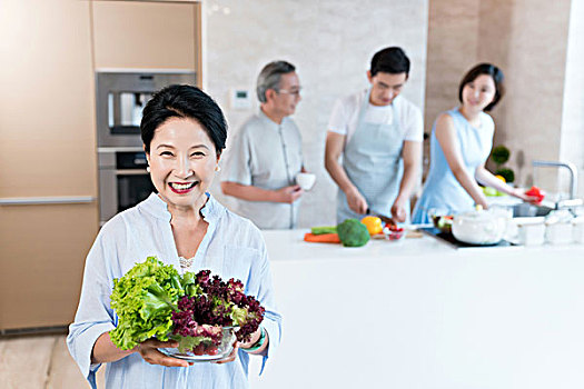 嘉興住家保姆工資多少？揭秘嘉興住家保姆薪資與行業趨勢