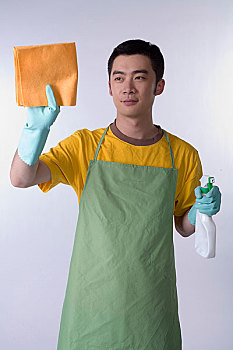 成都帶小孩的保姆多少錢？揭秘成都家庭保姆服務(wù)的價格與選擇