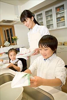 重慶做飯阿姨多少錢？揭秘雇傭家政服務的成本與優勢