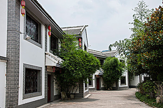 請月嫂育兒多少錢一月？選擇專業月嫂，給寶寶最好的呵護