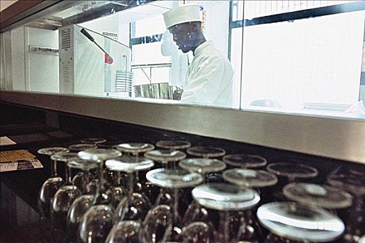 重慶保姆一個月工資多少？全面解讀重慶保姆工資現(xiàn)狀及行業(yè)前景