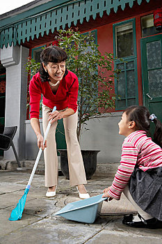 杭州居家保姆多少錢？如何選擇適合您的專業保姆服務