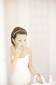 大連護(hù)工多少錢一天？選擇專業(yè)護(hù)工服務(wù)，關(guān)愛親人的貼心選擇