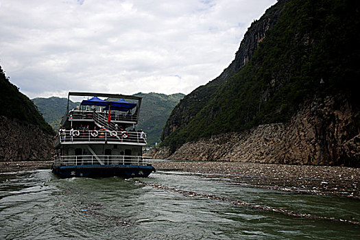 島內(nèi)搬家多少錢？全面解析搬家費(fèi)用，讓你輕松應(yīng)對(duì)搬家難題