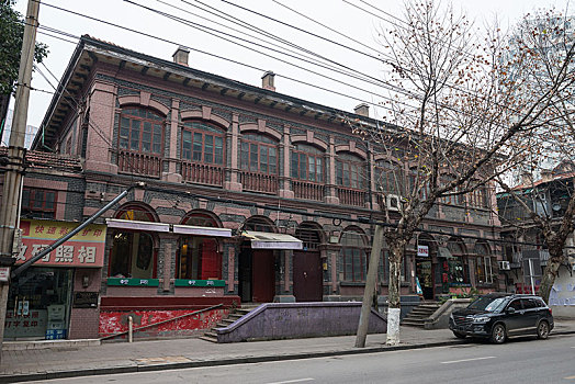 北京住家女保姆月多少錢？讓您全面了解雇傭住家保姆的費用