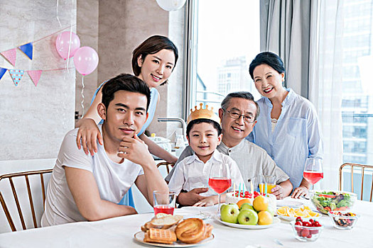 南京月嫂價(jià)格多少？選擇合適月嫂的關(guān)鍵要素